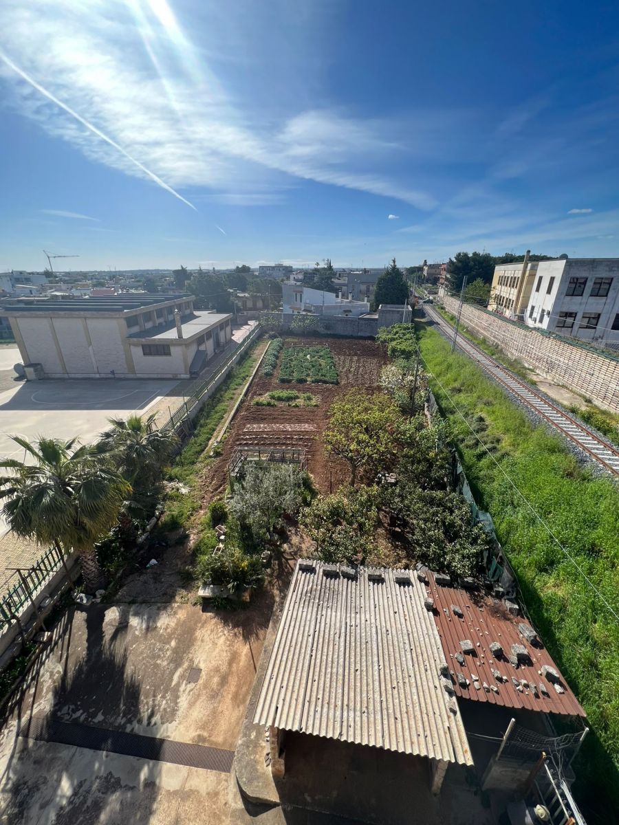 Palazzo / Stabile di  6 vani /400 mq  a Conversano (zona Liceo Scientifico)