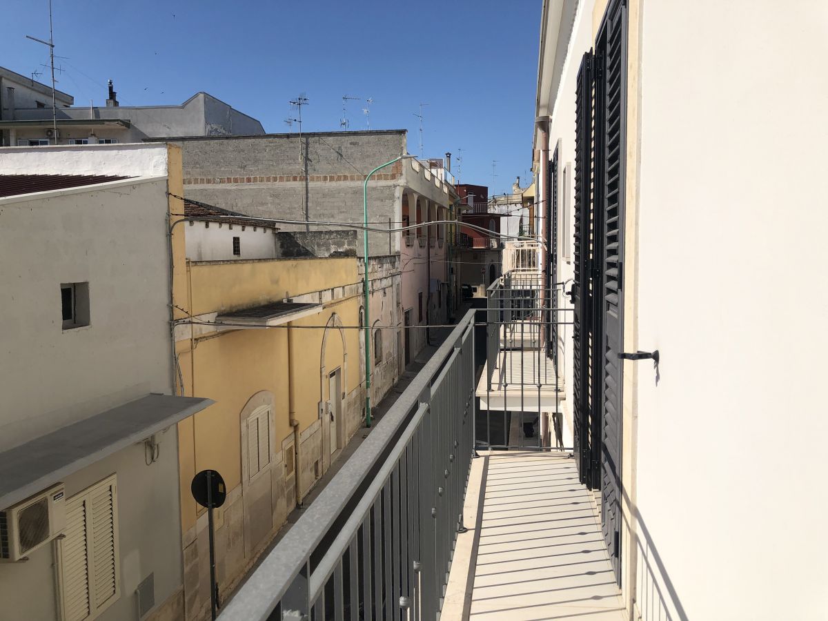 Appartamento di  3 vani /106 mq  a Bitetto (zona Via Bari)