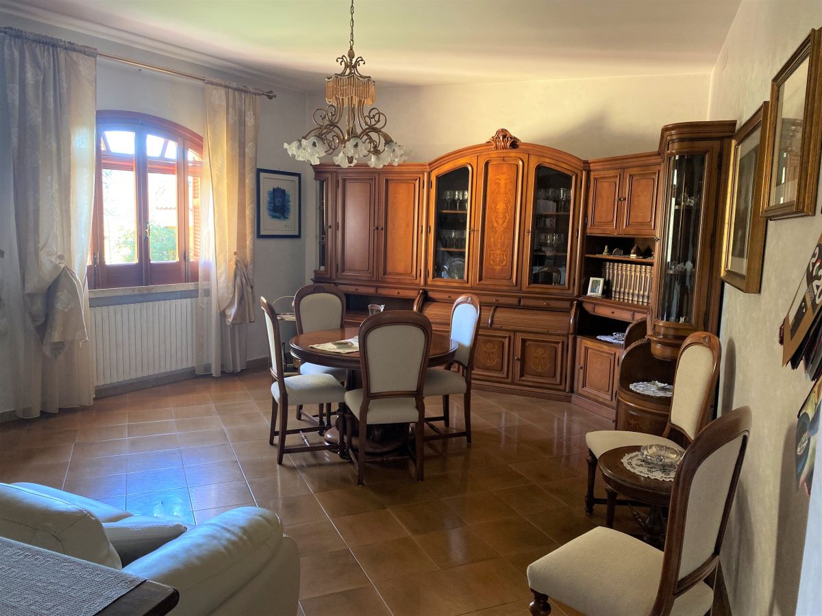 Villa (zona residenziale) di  6 vani /550 mq  a Bari - Ceglie del Campo (zona via RUBINI)