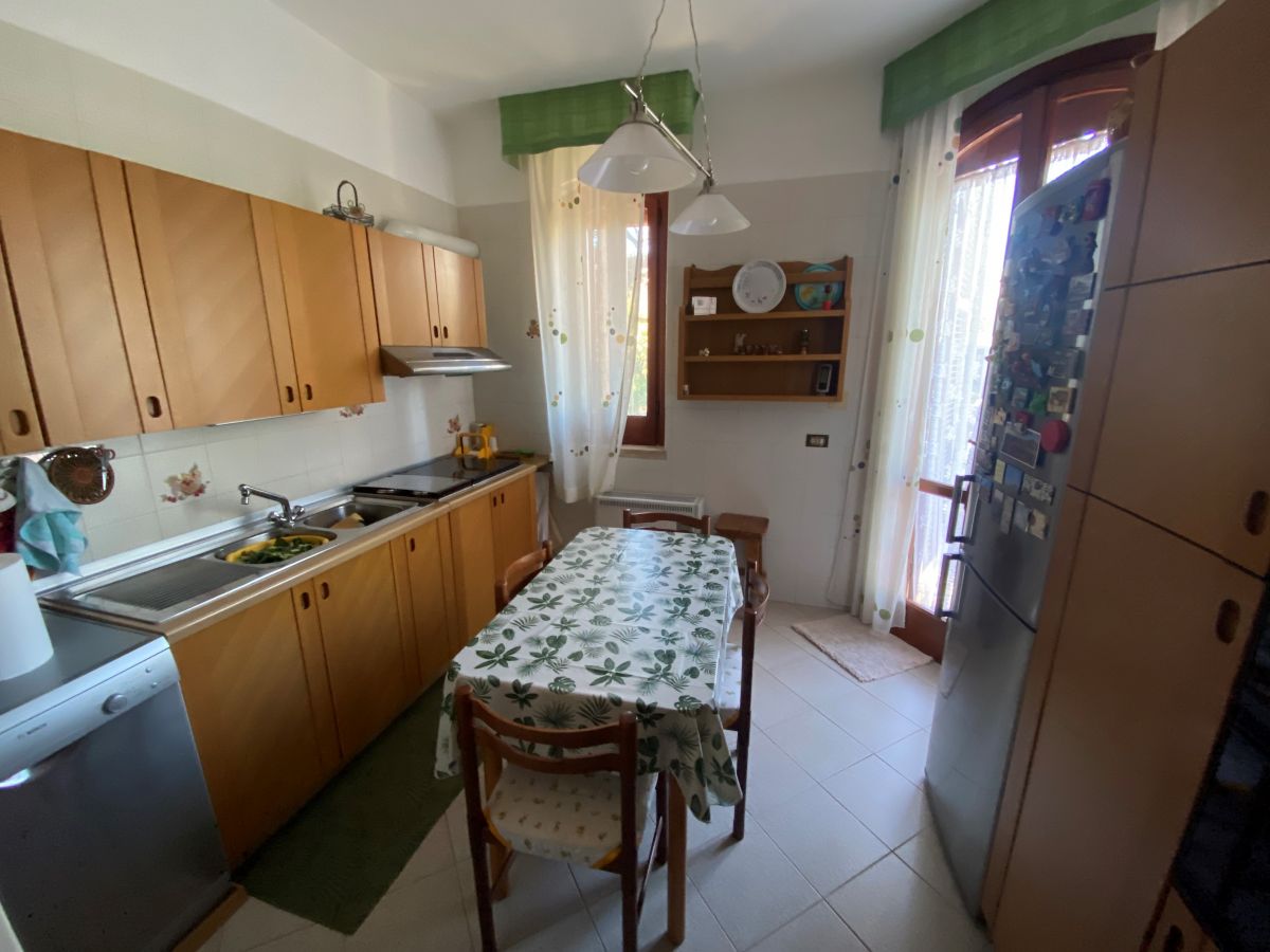 Villa (zona residenziale) di  6 vani /550 mq  a Bari - Ceglie del Campo (zona via RUBINI)