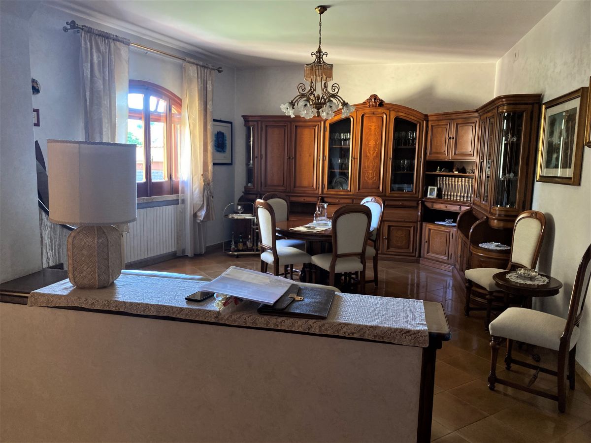 Villa (zona residenziale) di  6 vani /550 mq  a Bari - Ceglie del Campo (zona via RUBINI)