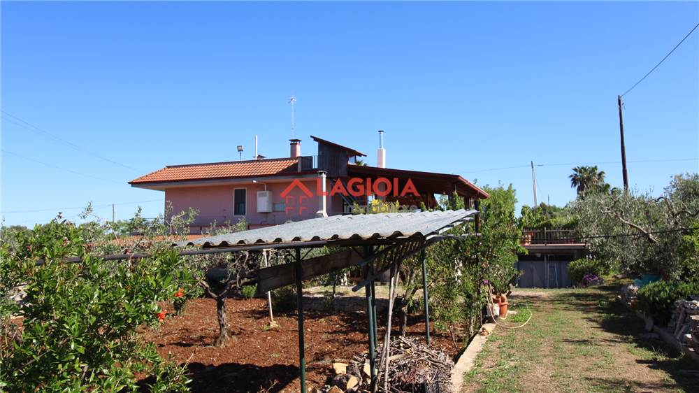 Villa (zona residenziale) di  6 vani /275 mq  a Conversano