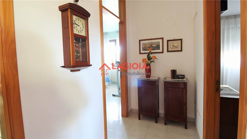 Villa (zona residenziale) di  6 vani /275 mq  a Conversano