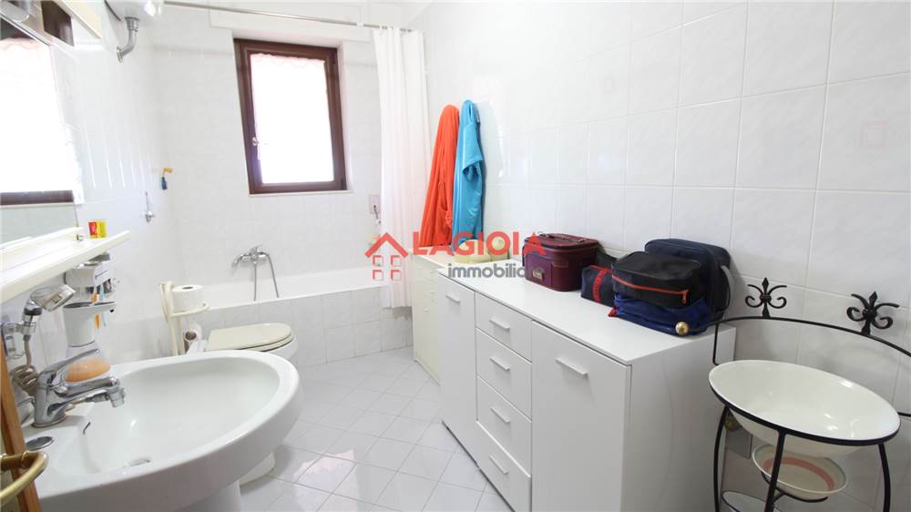 Villa (zona residenziale) di  6 vani /275 mq  a Conversano