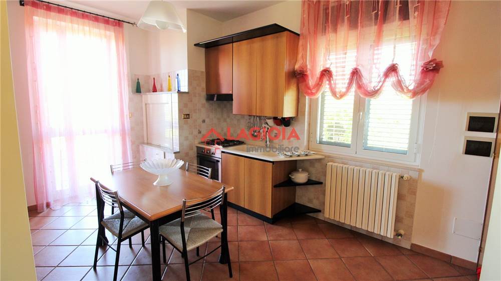 Villa (zona residenziale) di  6 vani /275 mq  a Conversano