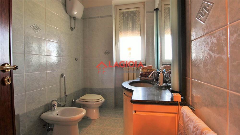 Villa (zona residenziale) di  6 vani /275 mq  a Conversano