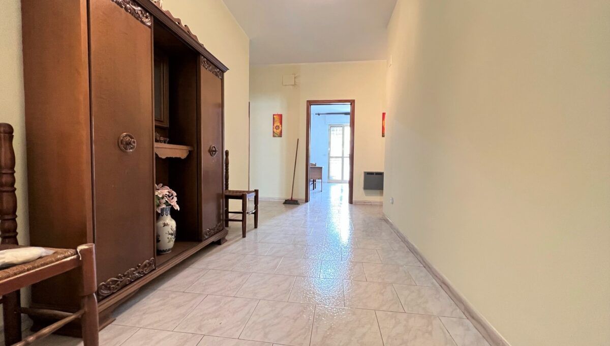 Appartamento di  5 vani /180 mq  a Cassano delle Murge (zona Centrale)