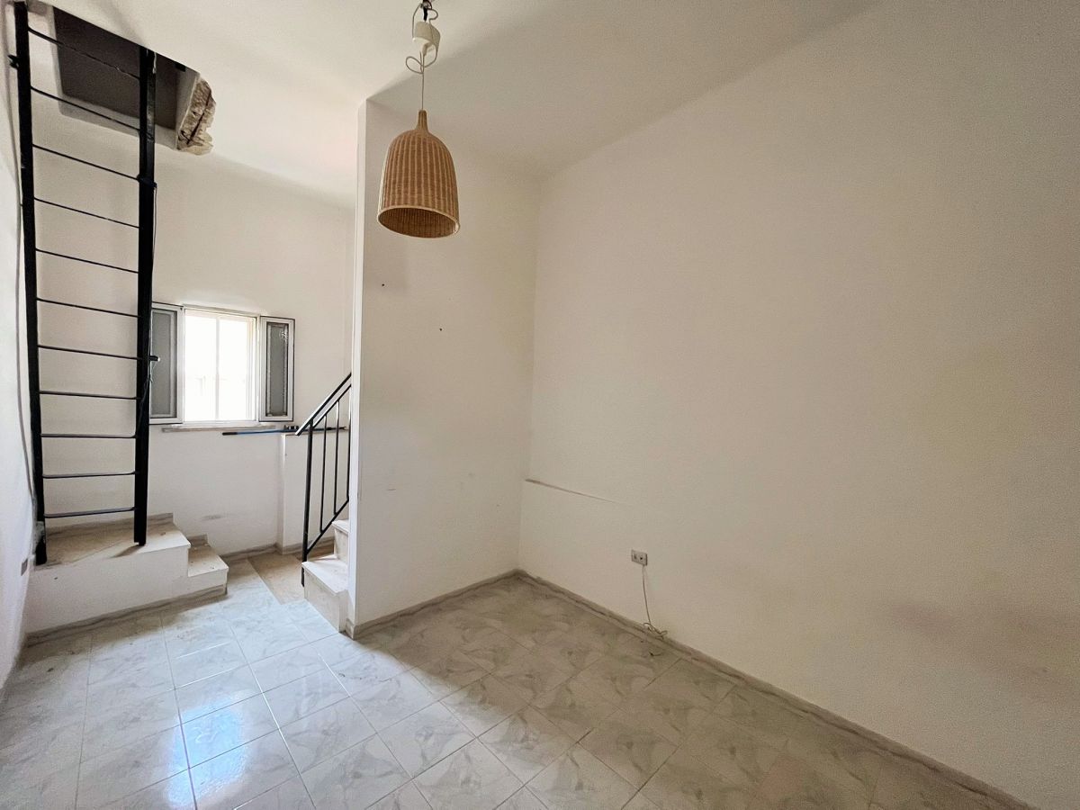 Casa indipendente di  2 vani /50 mq  a Capurso (zona centro storico)