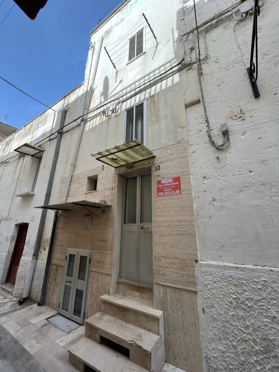 Casa indipendente di  2 vani /50 mq  a Capurso (zona centro storico)