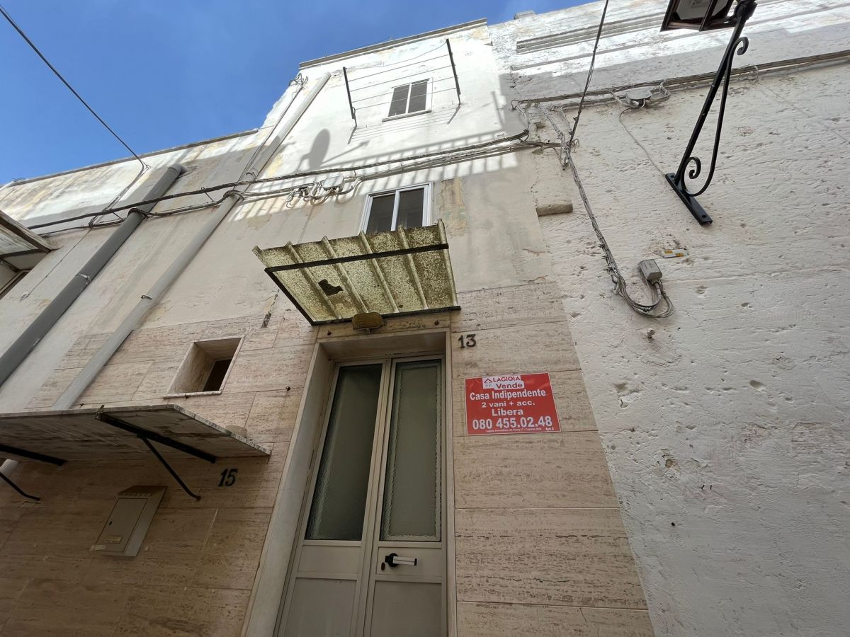 Casa indipendente di  2 vani /50 mq  a Capurso (zona centro storico)