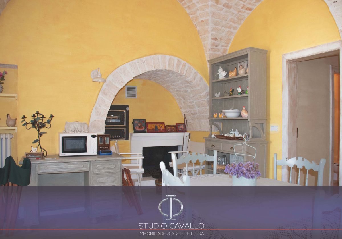 Palazzo / Stabile di  5 vani /260 mq  a Ostuni