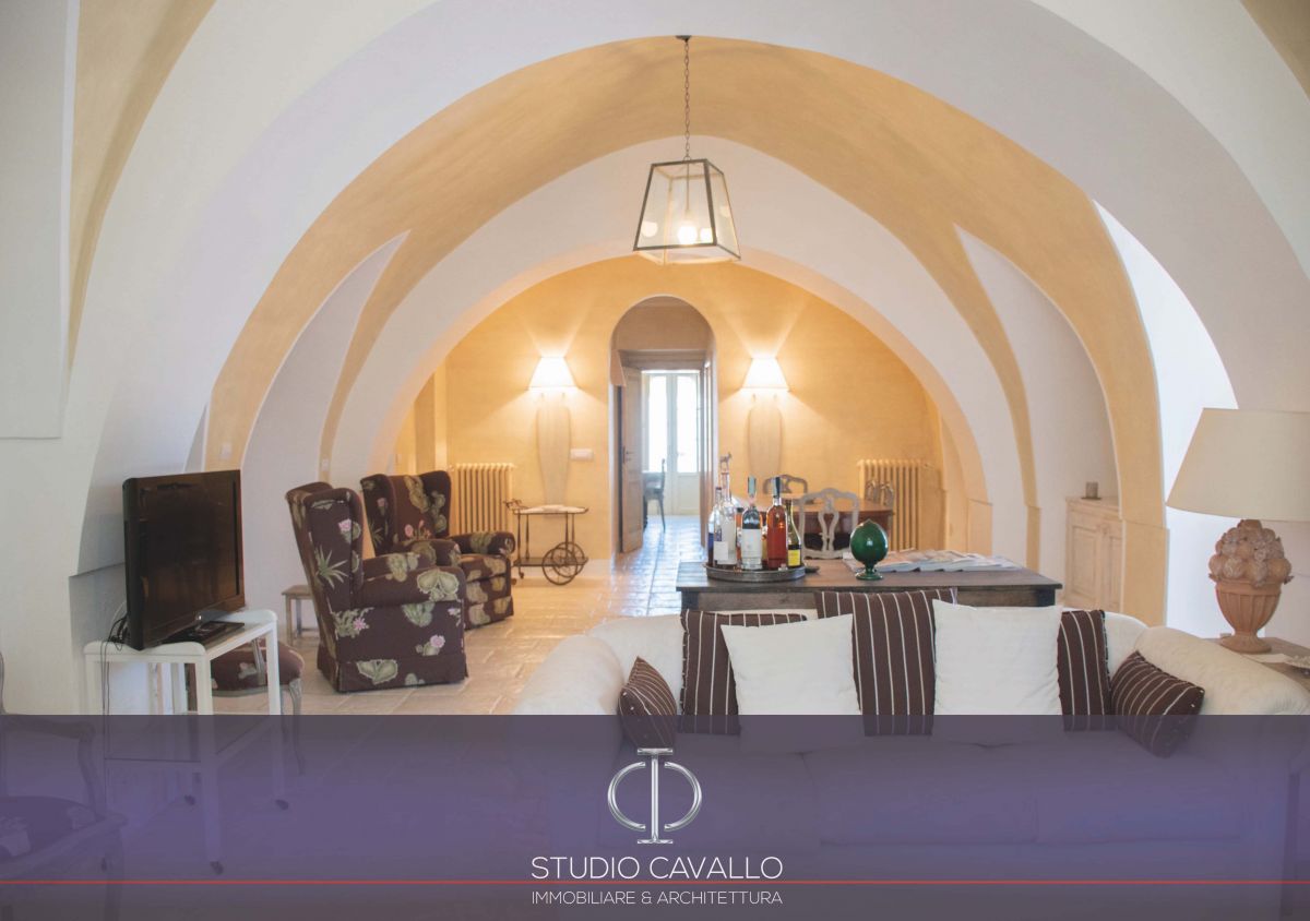 Palazzo / Stabile di  5 vani /260 mq  a Ostuni