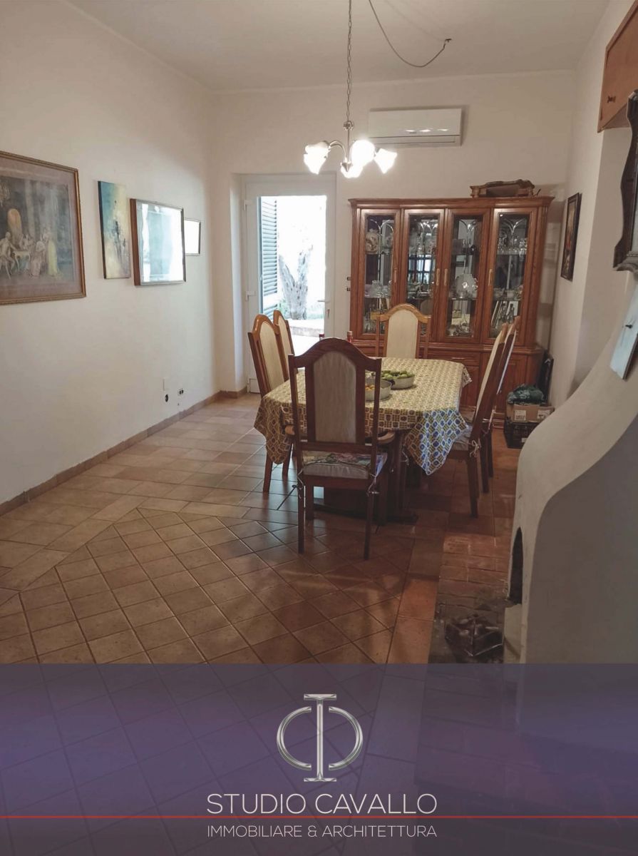 Villa (zona residenziale) di  6 vani /193 mq  a Bitetto