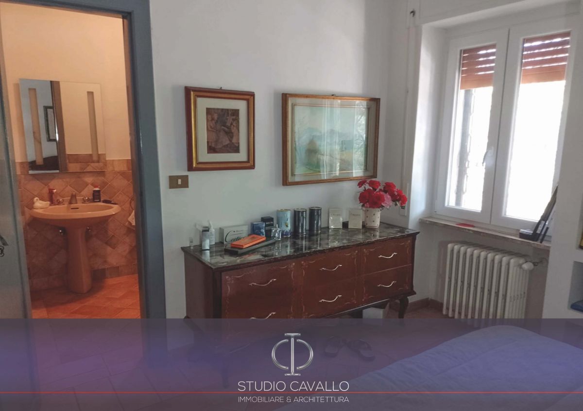 Villa (zona residenziale) di  6 vani /193 mq  a Bitetto