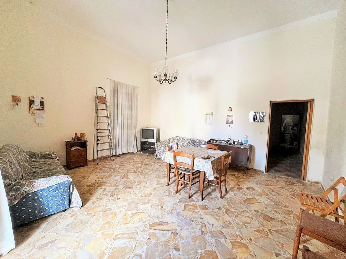 Casa indipendente di  3 vani /105 mq  a Cellamare (zona zona centrale)