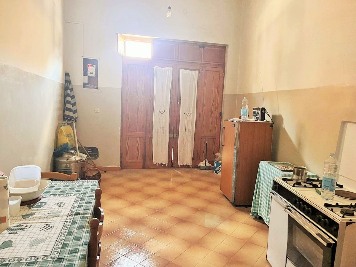 Casa indipendente di  3 vani /105 mq  a Cellamare (zona zona centrale)