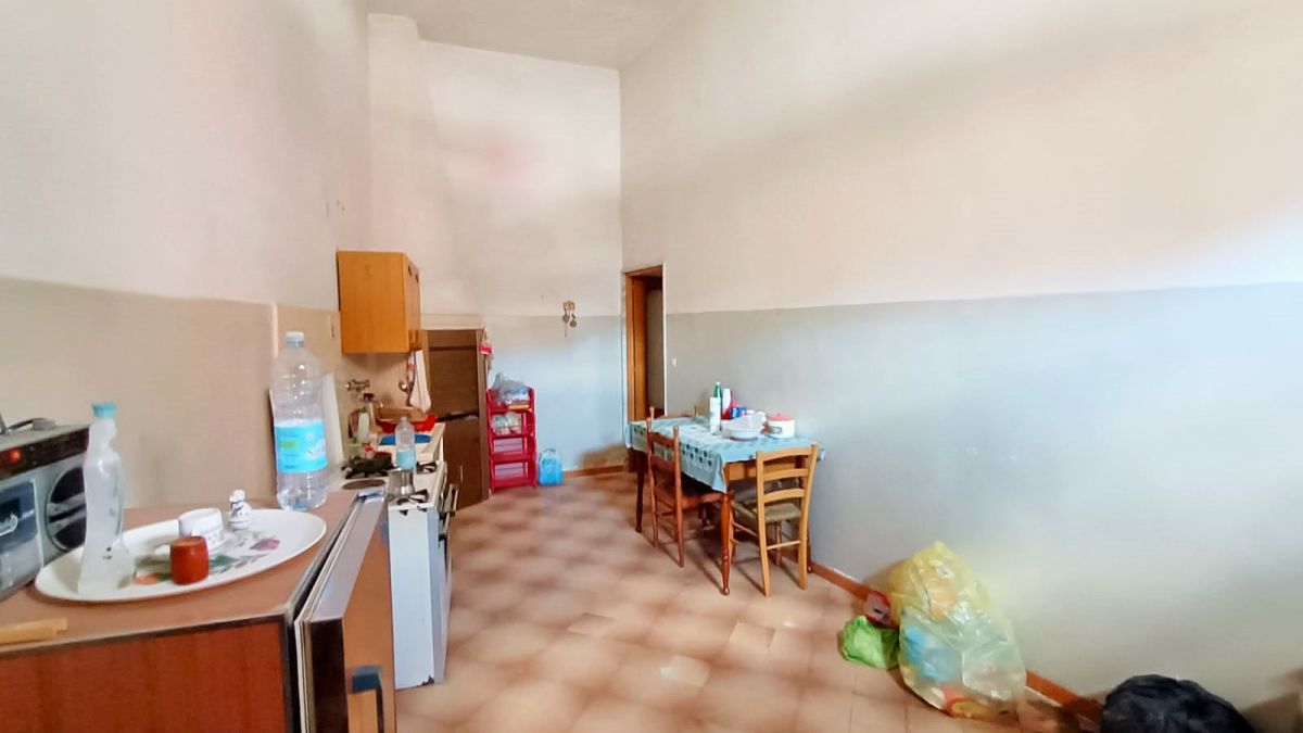 Casa indipendente di  3 vani /105 mq  a Cellamare (zona zona centrale)