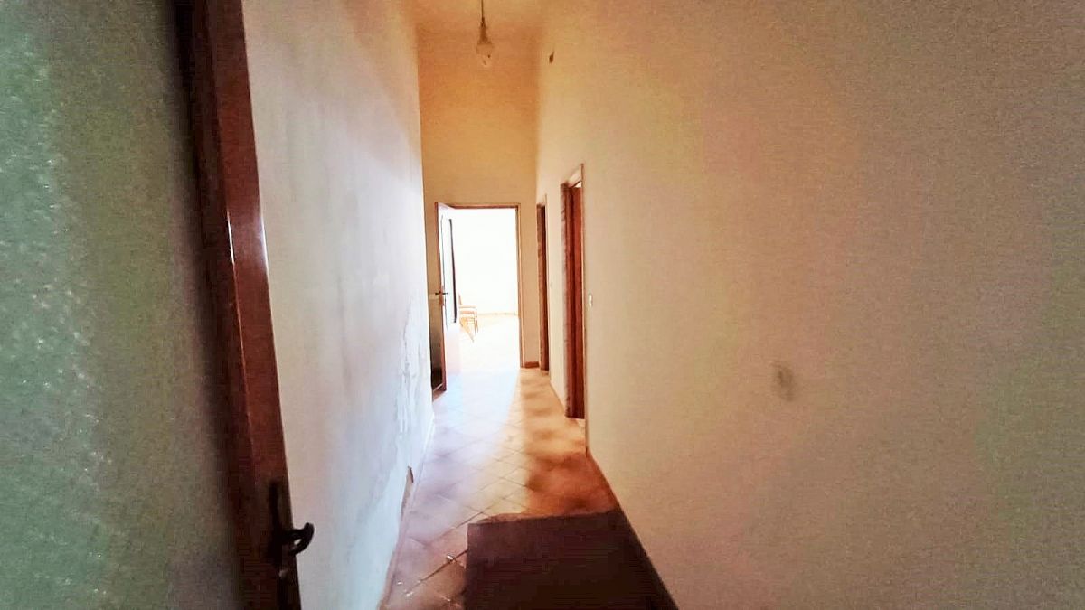 Casa indipendente di  3 vani /105 mq  a Cellamare (zona zona centrale)