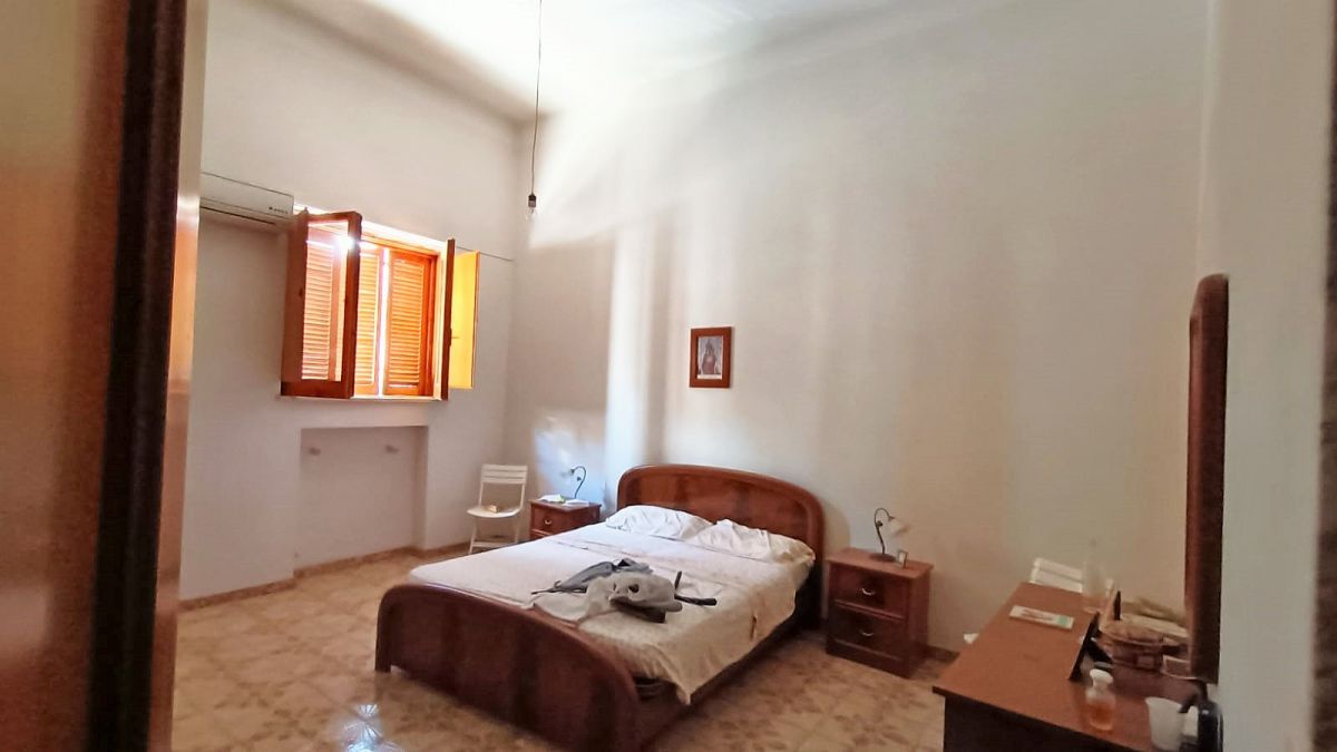 Casa indipendente di  3 vani /105 mq  a Cellamare (zona zona centrale)