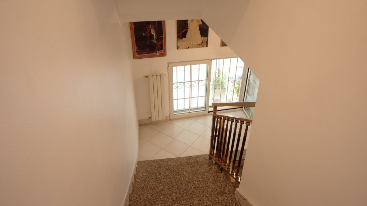 Casa indipendente con terrazzo