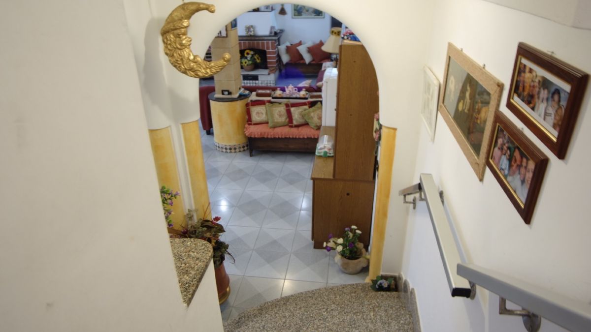 Casa indipendente con terrazzo