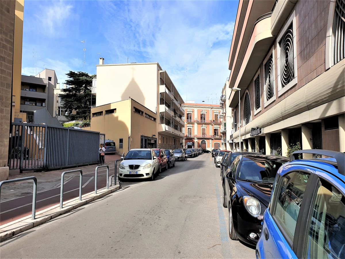 Appartamento di 4 vani/124 mq a Bari - Libertà  (zona Piazza Garibaldi)