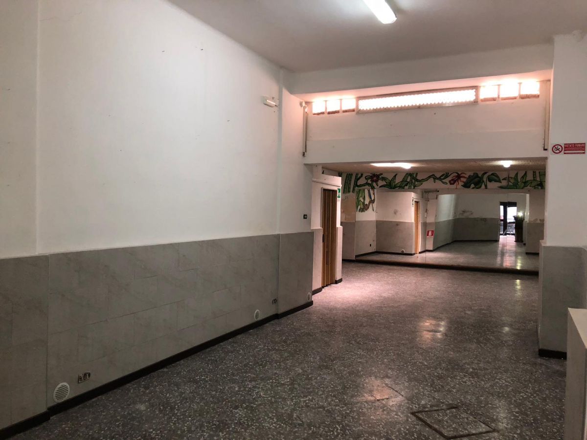 Immobile di  1 vani /110 mq  a Bari (zona LIBERTA)