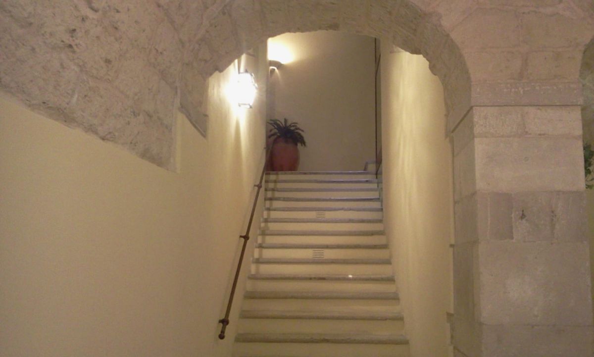 Appartamento di  4 vani /160 mq  a Bari (zona BORGO ANTICO)