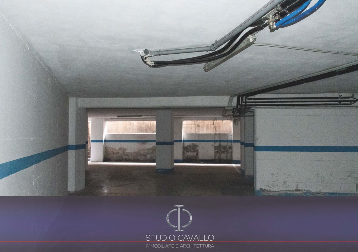 Garage / Parcheggio/85 mq  a Bari - Libertà 