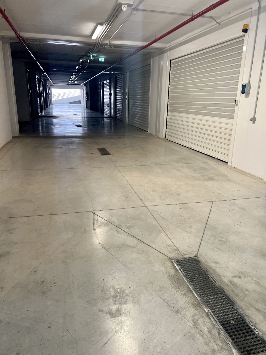 Box / Garage / Posto Auto di  1 vani /45 mq  a Bari - Picone (zona Policlinico)