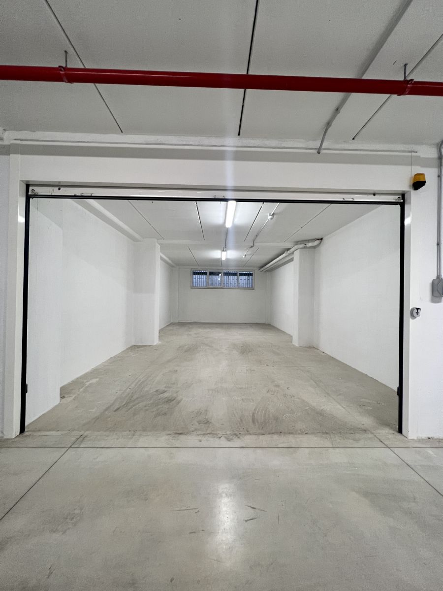 Box / Garage / Posto Auto di  1 vani /45 mq  a Bari - Picone (zona Policlinico)