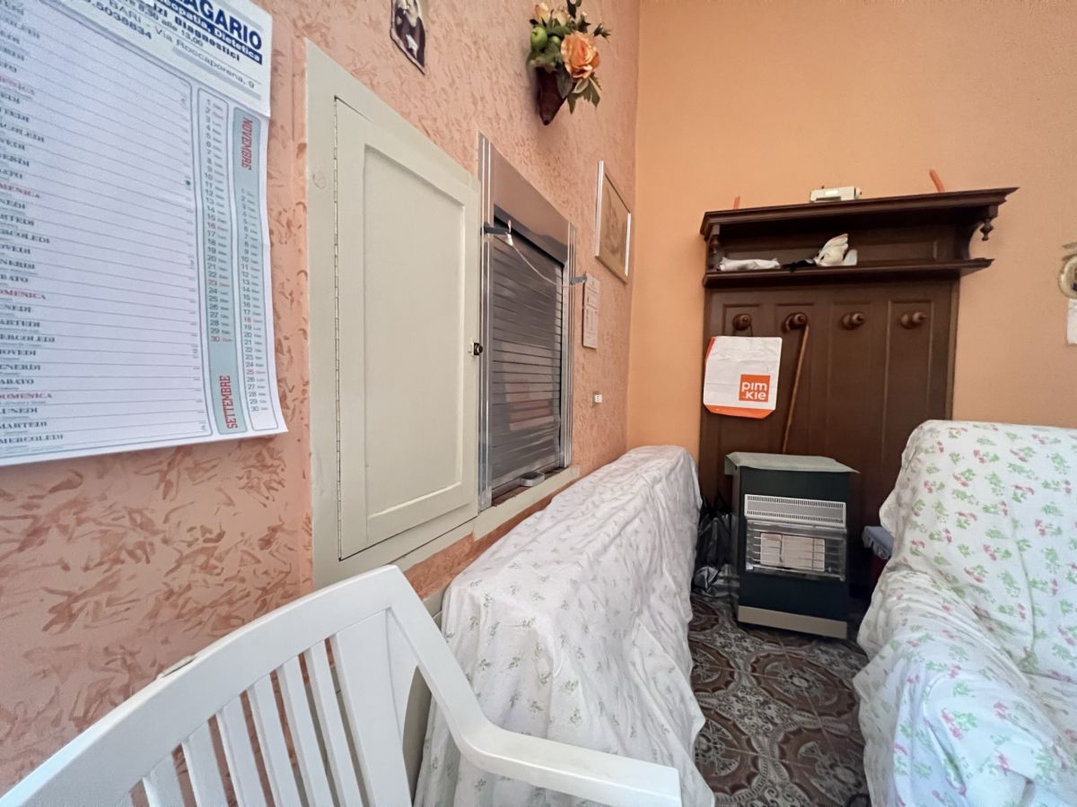 Casa indipendente di  2 vani /60 mq  a Cassano delle Murge (zona Centrale)