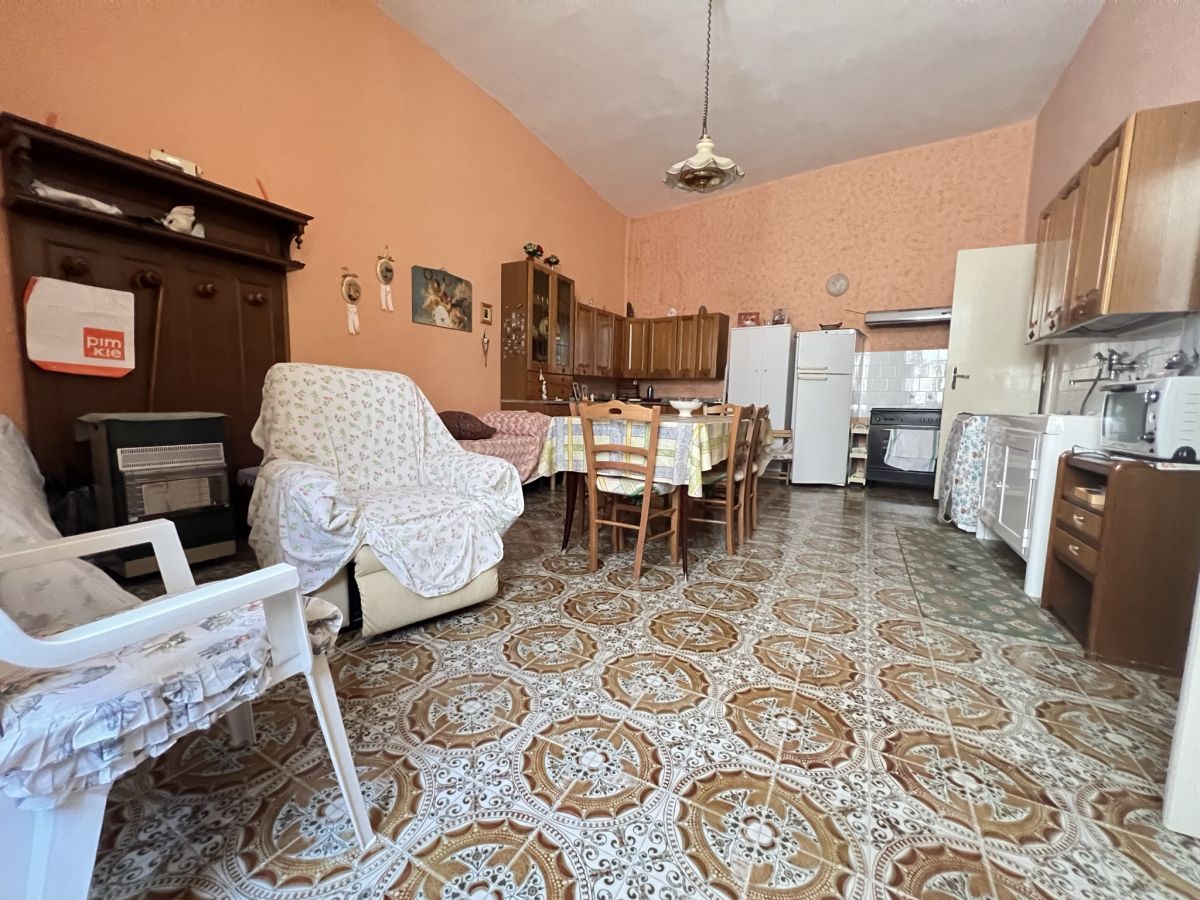 Casa indipendente di  2 vani /60 mq  a Cassano delle Murge (zona Centrale)