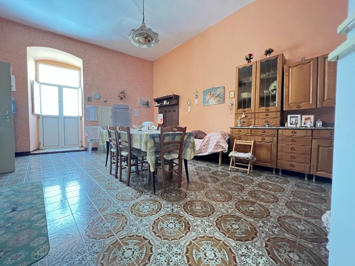 Casa indipendente di  2 vani /60 mq  a Cassano delle Murge (zona Centrale)