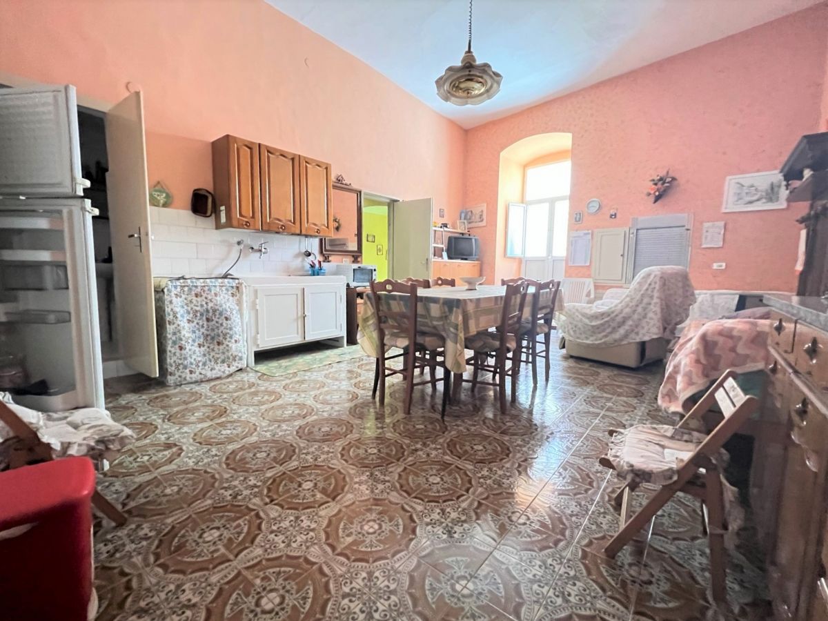 Casa indipendente di  2 vani /60 mq  a Cassano delle Murge (zona Centrale)