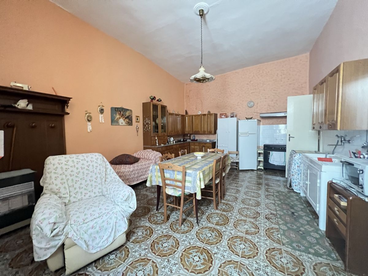 Casa indipendente di  2 vani /60 mq  a Cassano delle Murge (zona Centrale)