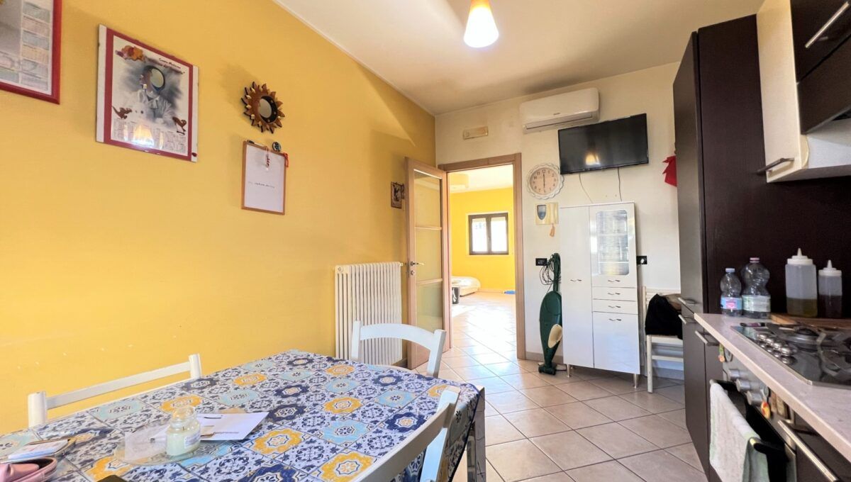 Appartamento di  4 vani /120 mq  a Cassano delle Murge (zona Zona semi centrale)