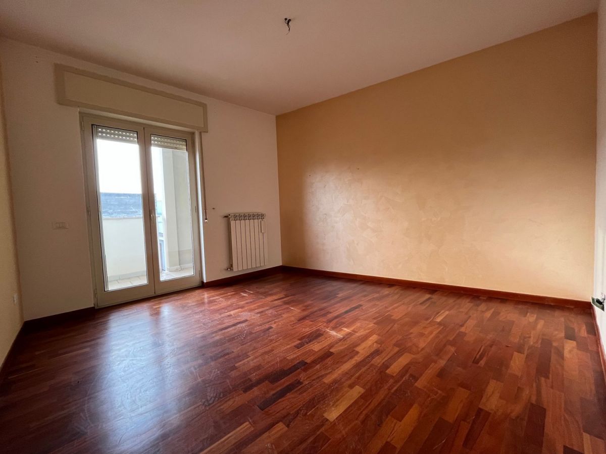 Appartamento di  4 vani /135 mq  a Bitetto (zona Via BEATO )