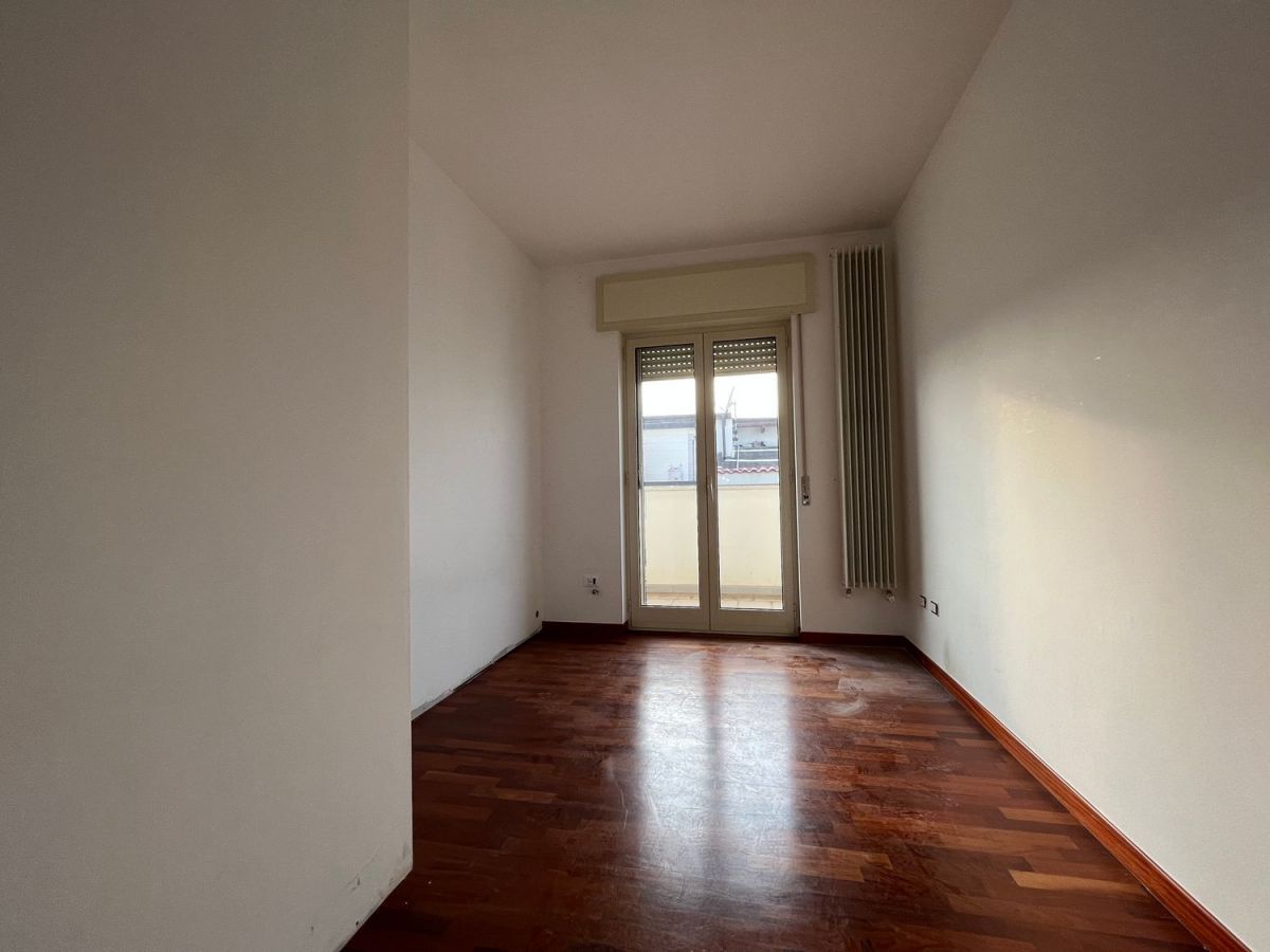 Appartamento di  4 vani /135 mq  a Bitetto (zona Via BEATO )