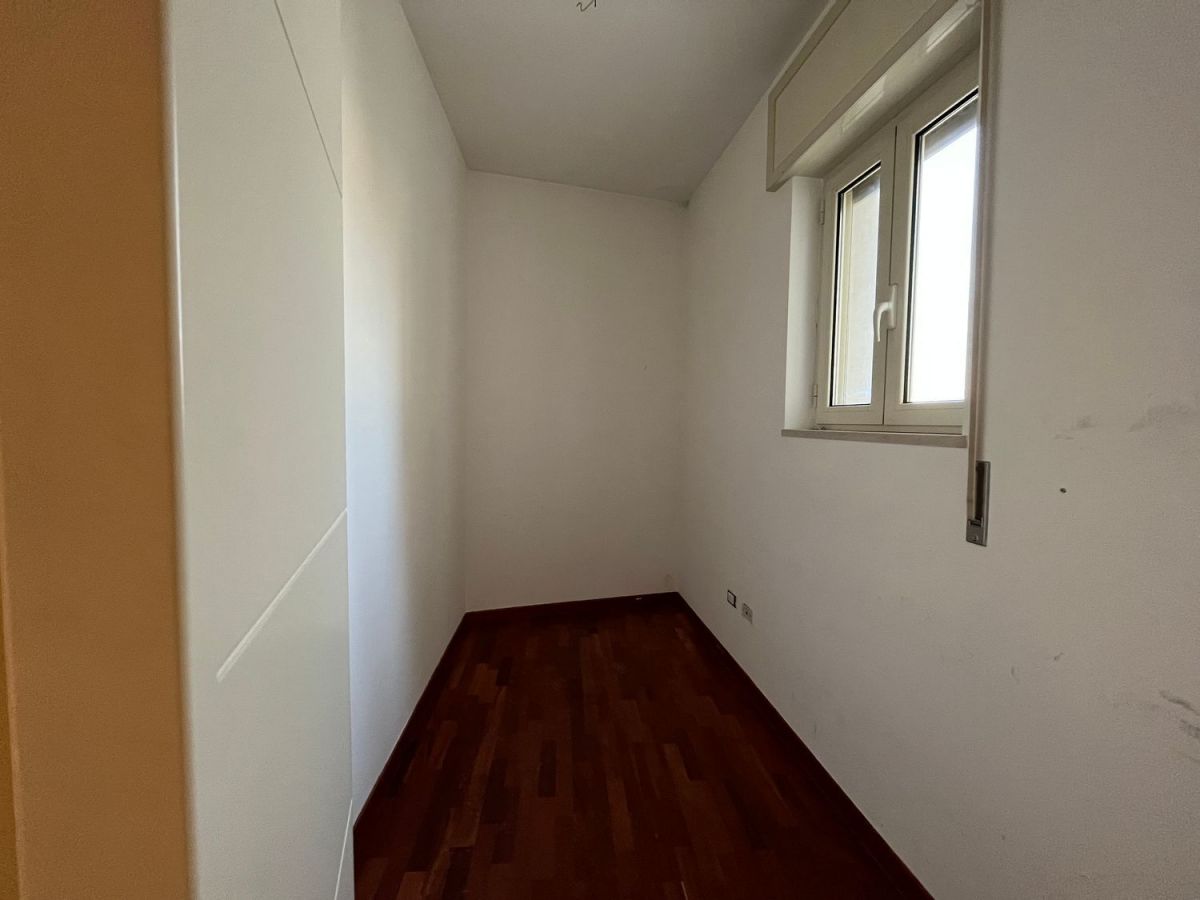 Appartamento di  4 vani /135 mq  a Bitetto (zona Via BEATO )