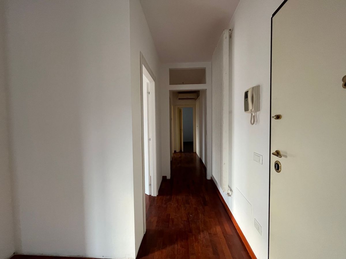 Appartamento di  4 vani /135 mq  a Bitetto (zona Via BEATO )