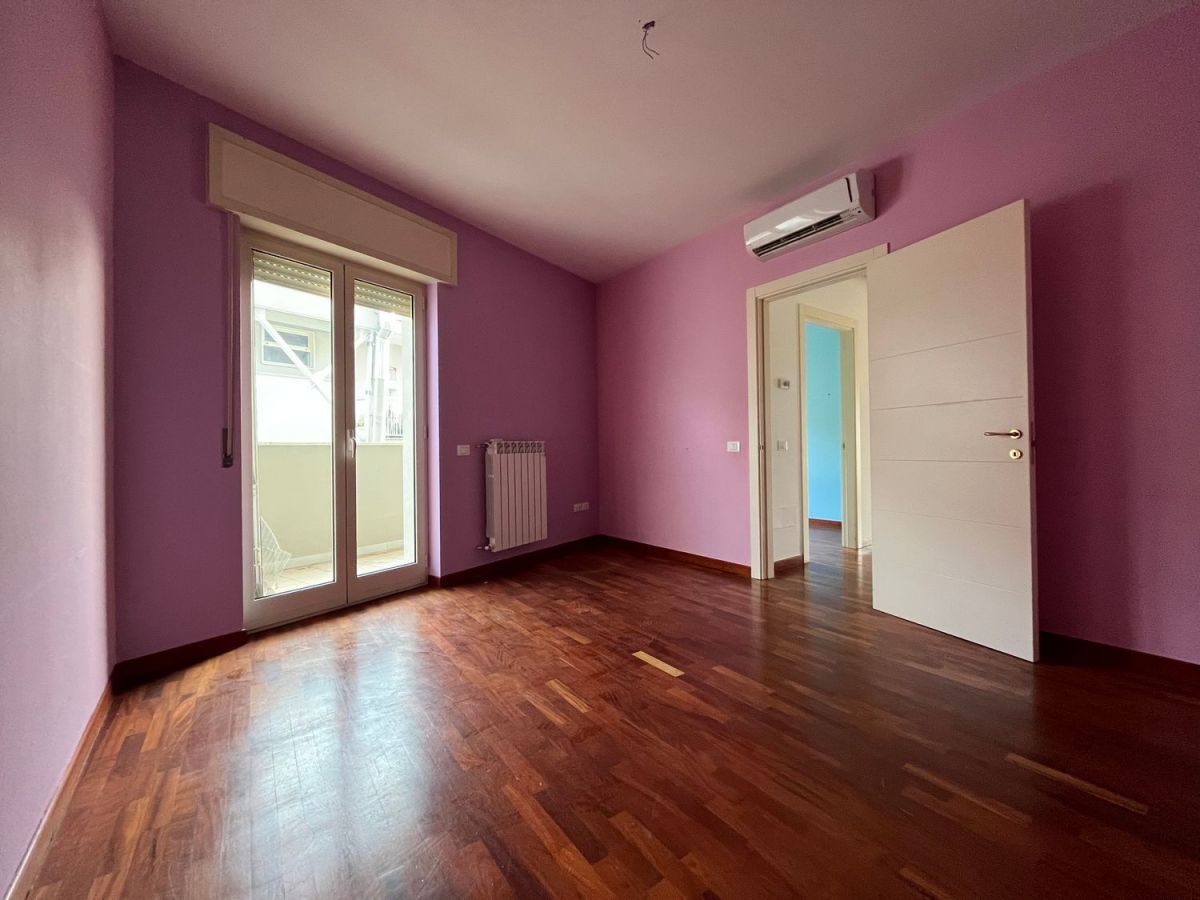 Appartamento di  4 vani /135 mq  a Bitetto (zona Via BEATO )