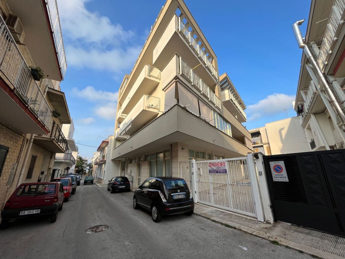 Appartamento di  4 vani /135 mq  a Bitetto (zona Via BEATO )