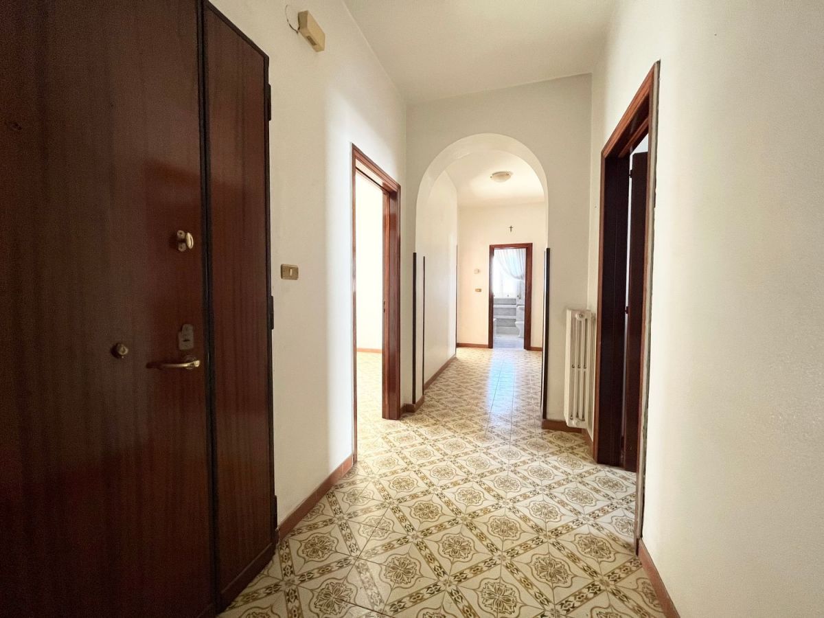 Appartamento di  4 vani /123 mq  a Bitetto (zona Estramurale)