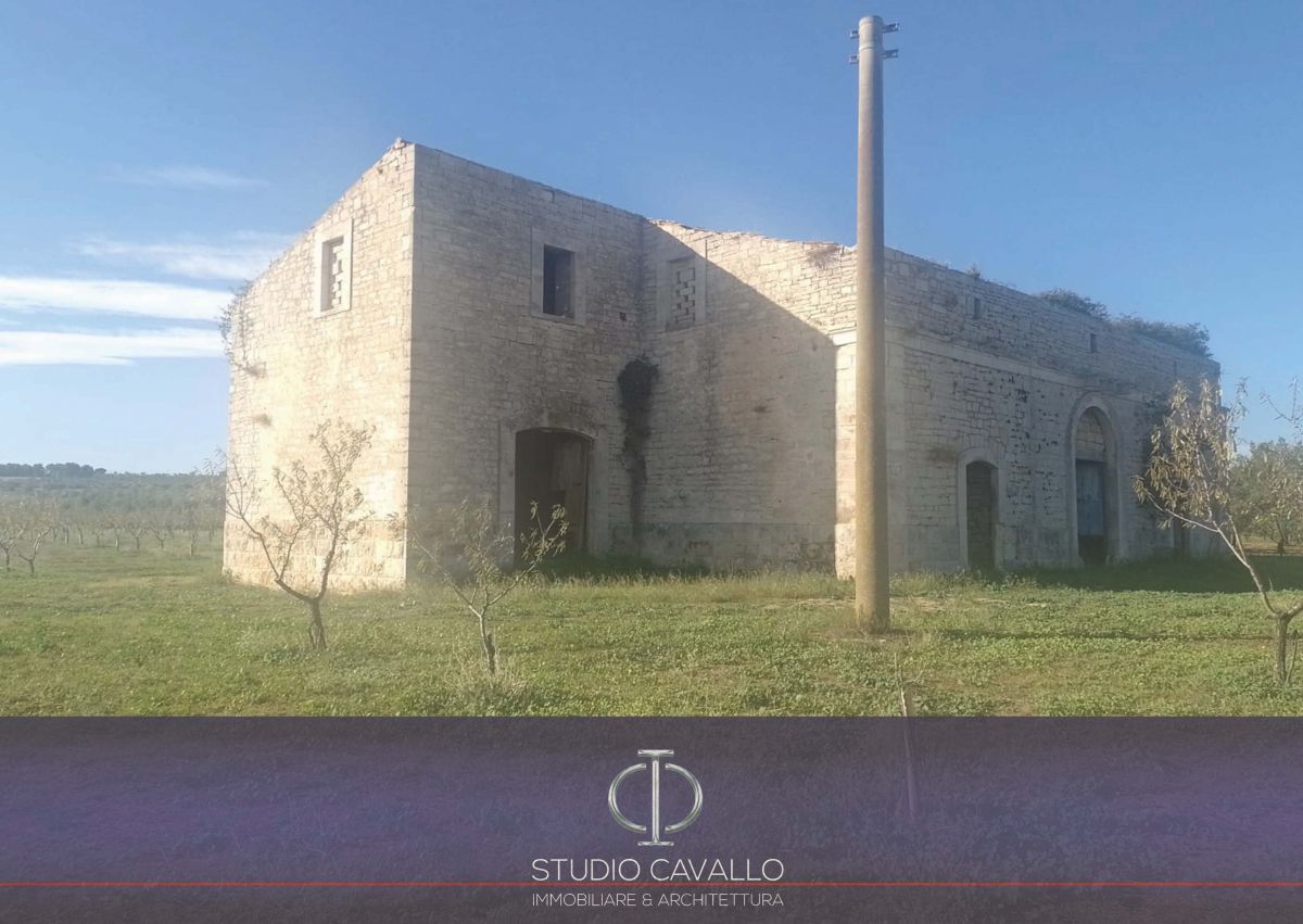 Rustico / Casale / Masseria di  6 vani /270 mq  a Bitonto