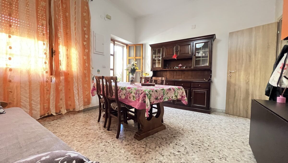 Casa indipendente di  3 vani /77 mq  a Cassano delle Murge (zona Zona semi centrale)