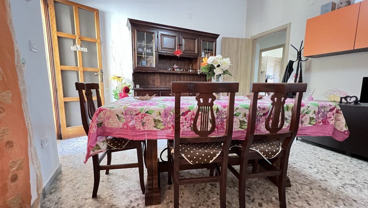 Casa indipendente di  3 vani /77 mq  a Cassano delle Murge (zona Zona semi centrale)