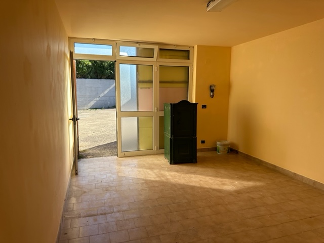 Box / Garage / Posto Auto di  1 vani /25 mq  a Noicattaro