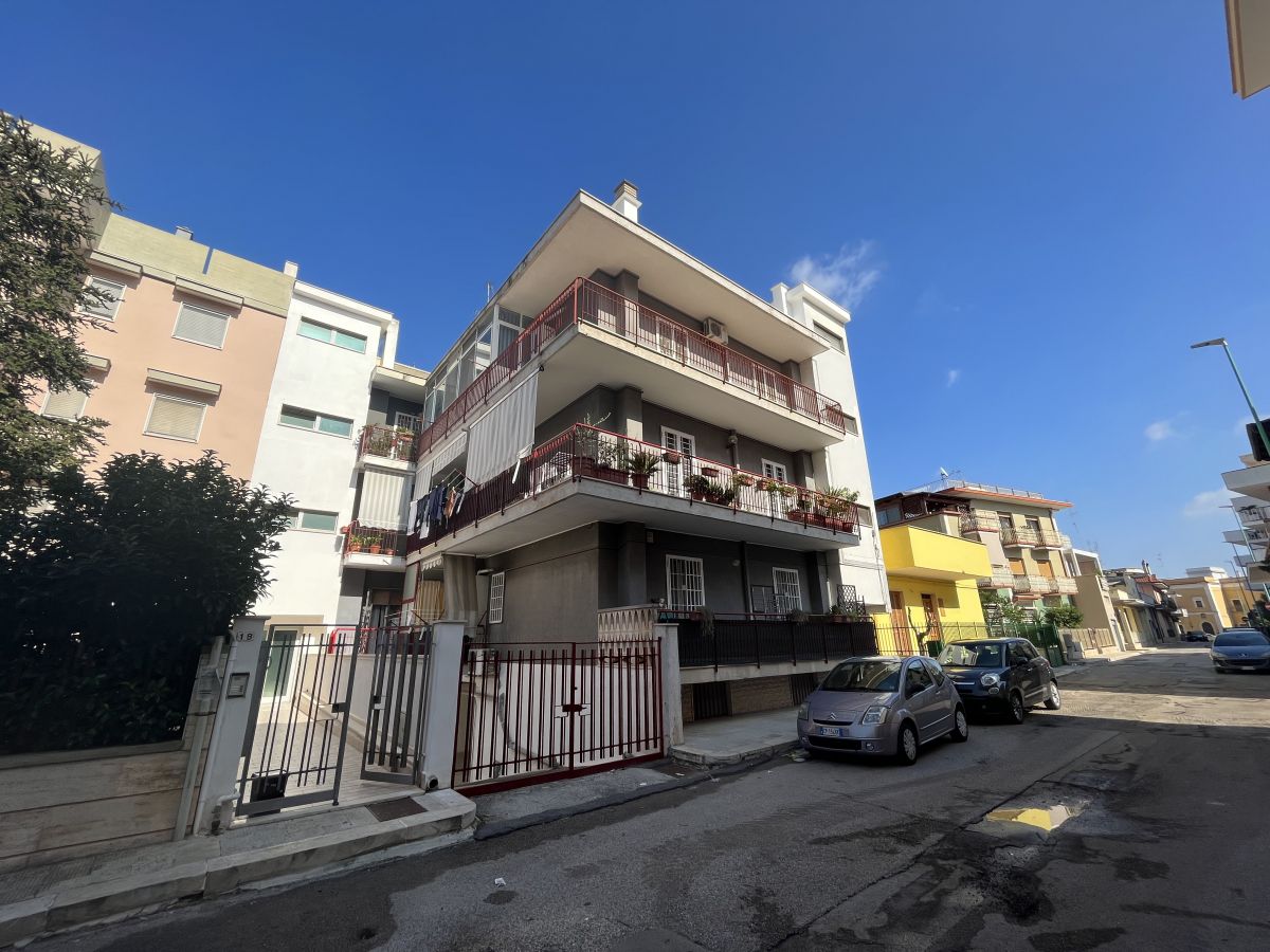 Appartamento di  4 vani /123 mq  a Bitetto (zona Estramurale)