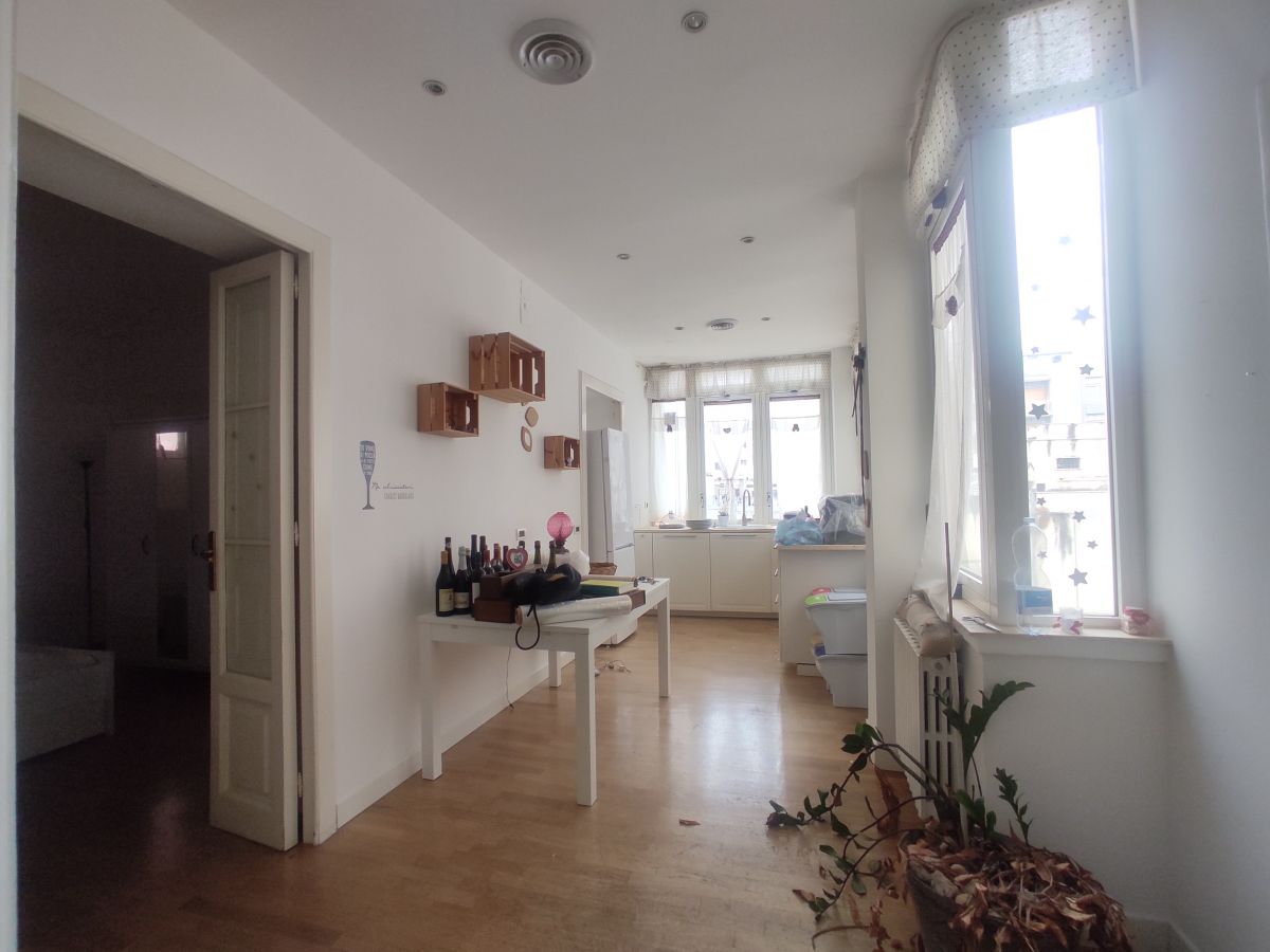 Appartamento di  6 vani /150 mq  a Bari - Murat (zona Centro fra via Sparano e Via Argiro)